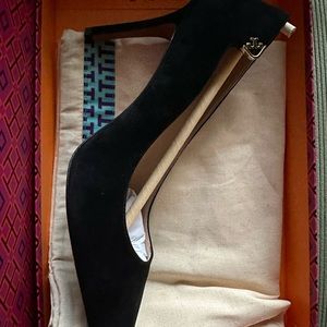 Brand new Tory Burch black suede pumps